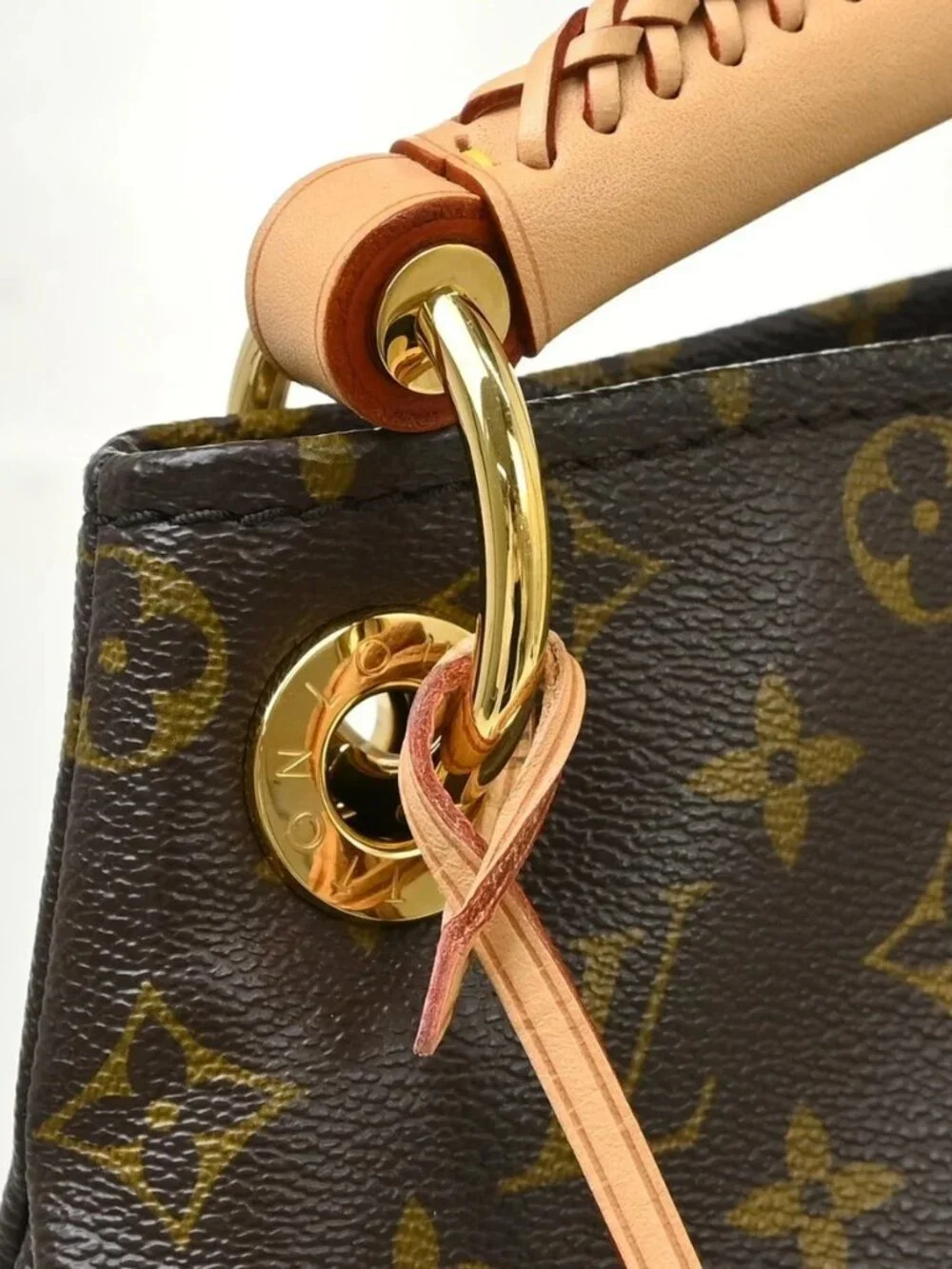 Louis Vuitton Monogram Artsy MM Handbag M40249